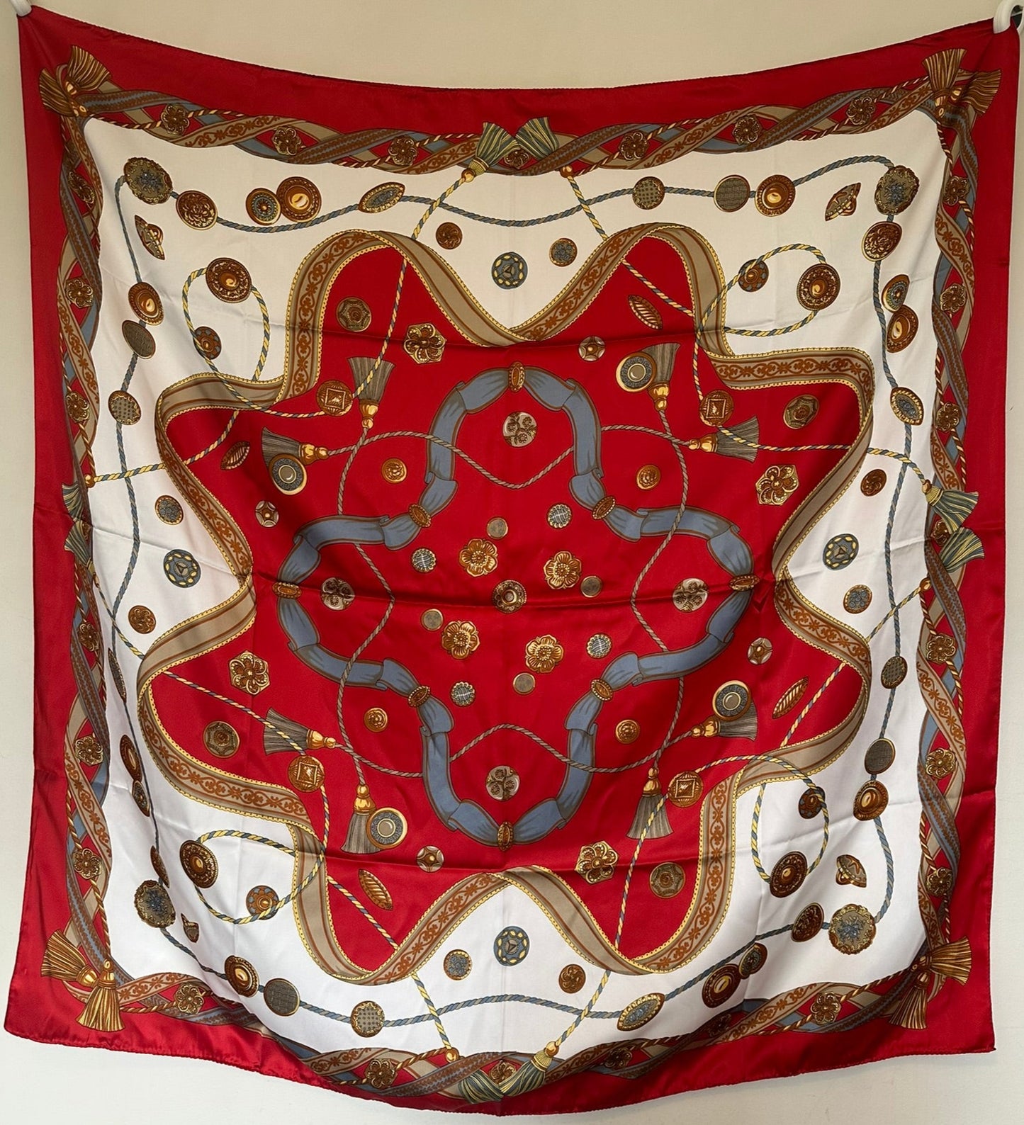 Elegant Italian Scarf Red Gold Chain Print Baroque Style 117x117cm 100% Polyester